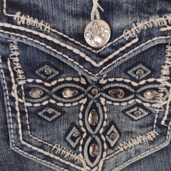 NWOT MISS ME SIGNATURE RISE SIZE 28 BOOTCUT. LOTS OF BLING💞💞💞💞💞💞 - Picture 13 of 13